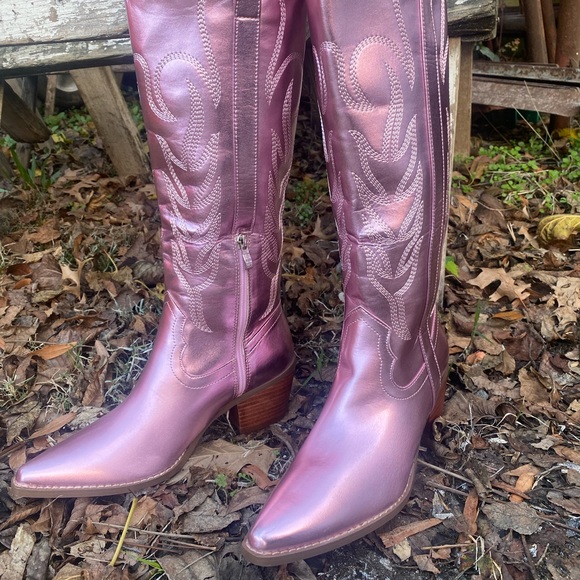 Metallic Pink Cowboy Boots - Picture 12 of 13